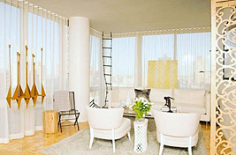 Stunning custom sofa and chairs designed by Bespoke by Luigi Gentile in this bright and open space. Interiors: Rona Landman