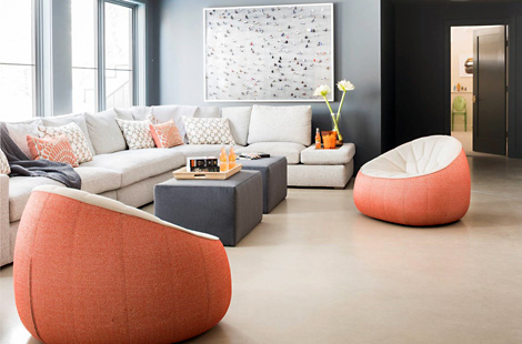 Custom Beekman Sectional with an attached upholstered storage ottoman with solid table top. Upholstery by Bespoke by LG. Interiors: Finelines Interiors. Photography by Neil Landino